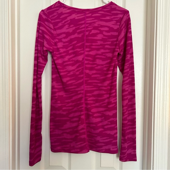 NWT Under Armour pink camo waffle knit long sleeve top Size Small - Picture 9 of 13